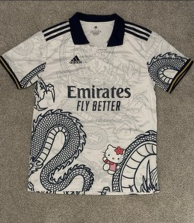 Polo Hello Kitty x Emirates – Édition Limitée